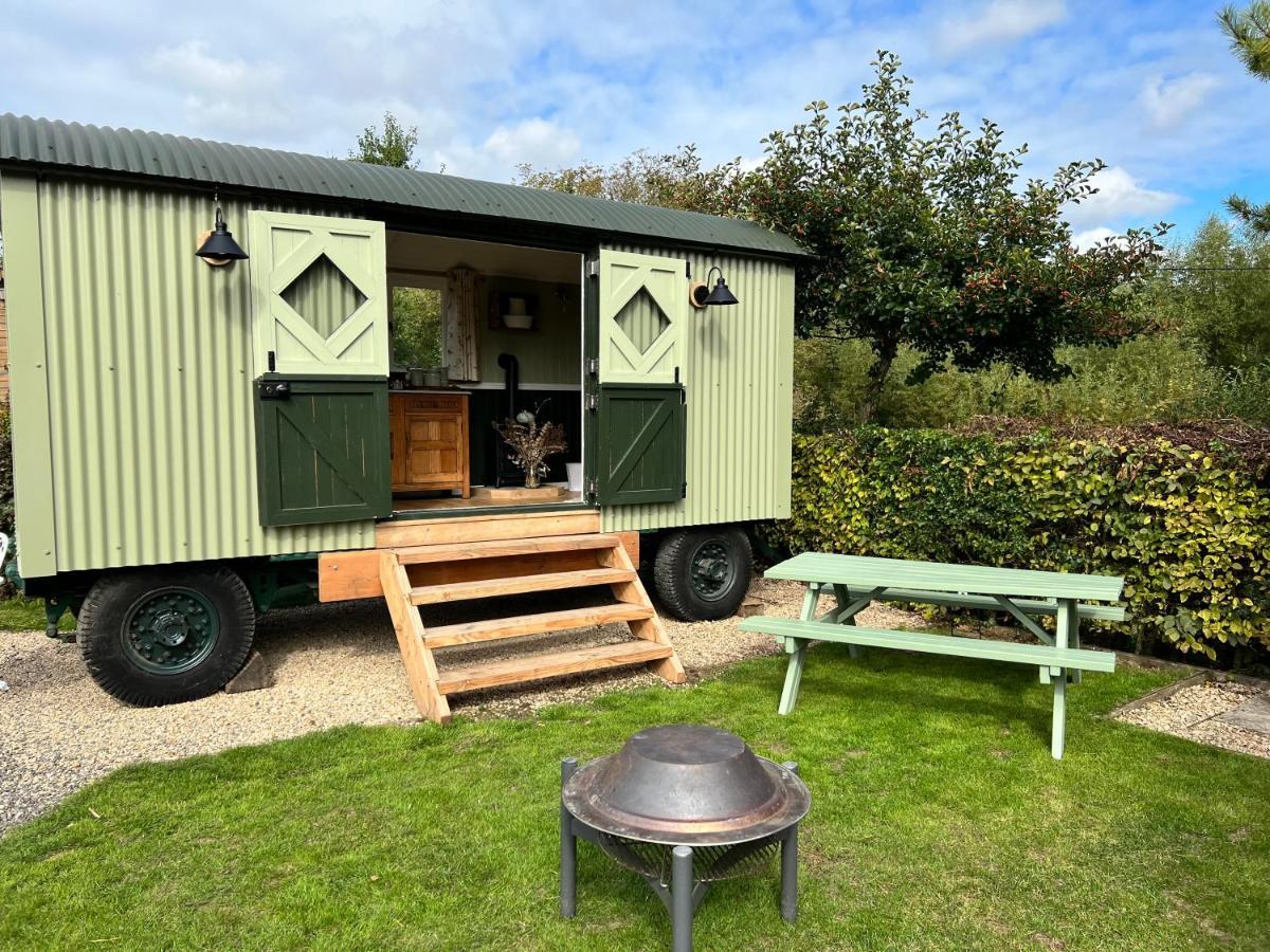 Stonehenge Campsite & Glamping Hotel Berwick St James Ngoại thất bức ảnh